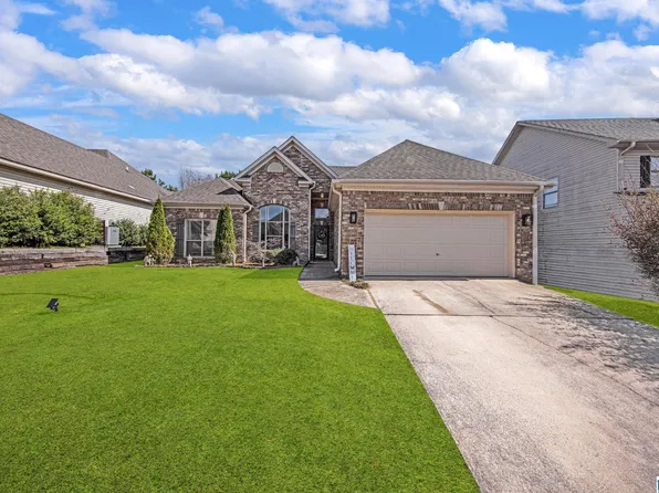 745 Forest Lakes Dr, Sterrett, AL 35147