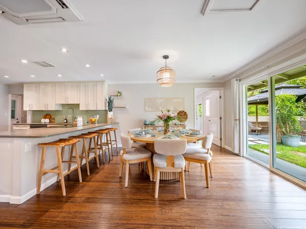 1002 Lunaai St, Kailua, HI 96734