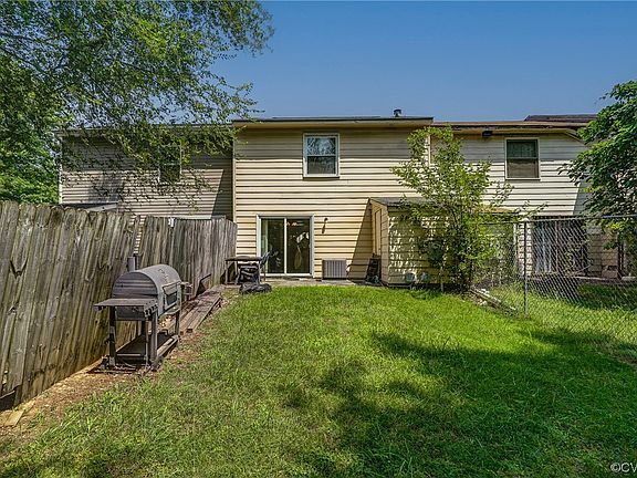 2nd image of 219 Knightsmanor Ct Unit 219