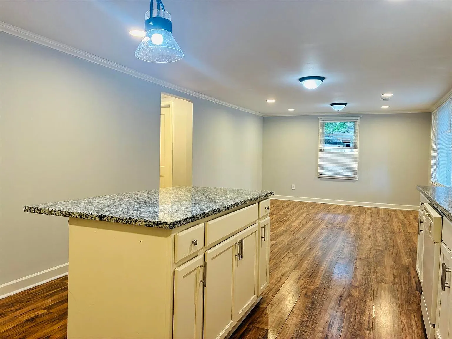 456 Lakeshore Pl NW — Photo 2