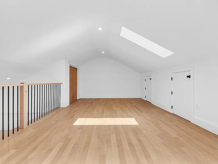 949 Hancock St #4 — Photo 12
