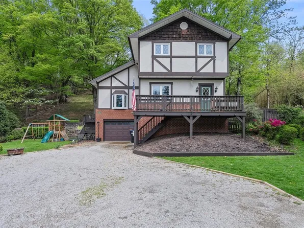 1411 Charlton Heights Rd, Coraopolis, PA 15108