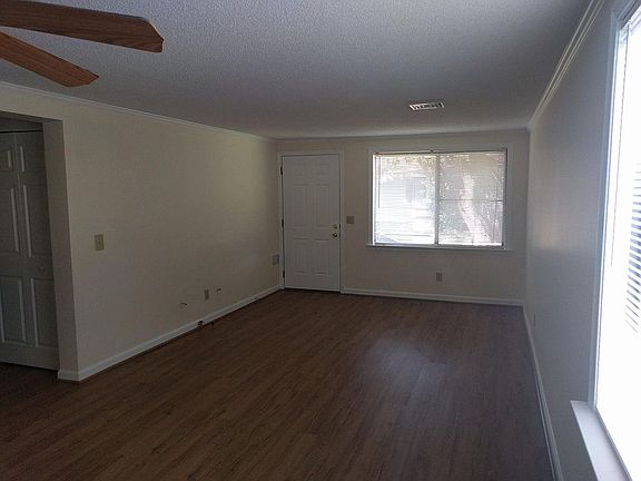 5th image of 104 Watermans Ct