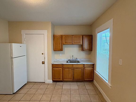 5th image of 395 Sherman Ave #1-0