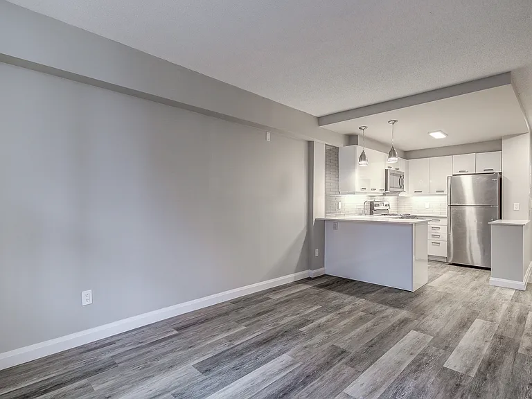 88 Erskine Ave — Photo 40