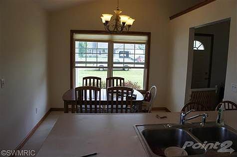 4th image of 32918 Zinfandel Ave