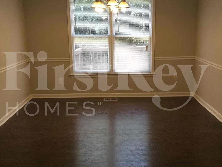 138 Springfield Dr — Photo 2