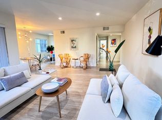 4459 Ventura Canyon Ave #13, Sherman Oaks, CA 91423