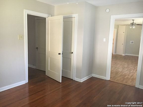 3rd image of 719 E Southcross Blvd
