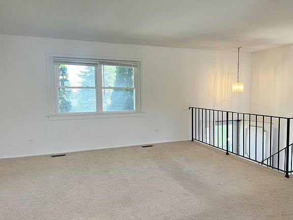 3rd image of 300 Fernwood Ct