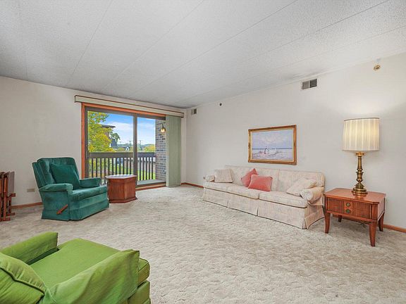 4th image of 10420 Circle Dr APT 12B