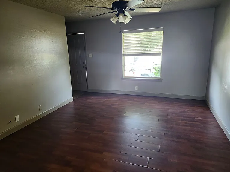 1619 Longview St #A — Photo 4