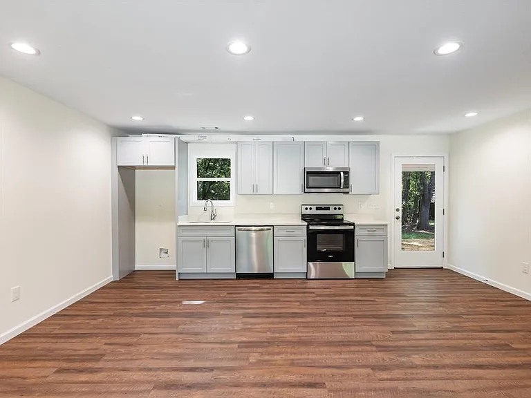 8079 Beachwood Dr — Photo 6