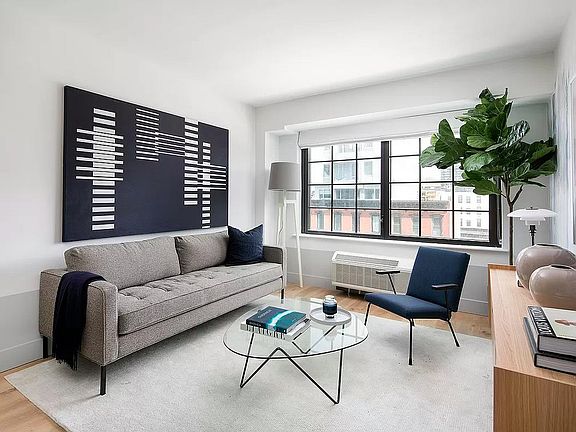 3rd image of 504 Myrtle Ave APT 5F