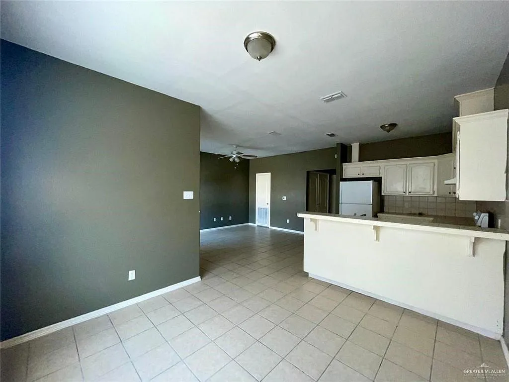2 bed, 1.0 bath, 930 sqft, $690 — Photo 3