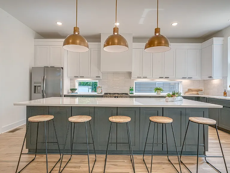 303 Riverside Dr #B — Photo 16