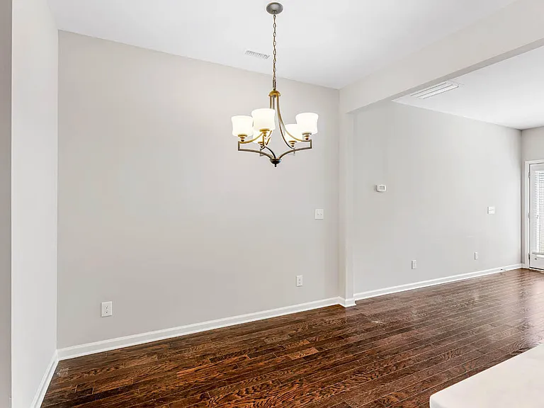 506 Aronia — Photo 16