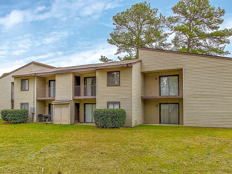 Meadow Pointe Apartments — Photo 16