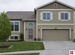 16926 Tibbles St, Omaha, NE 68116