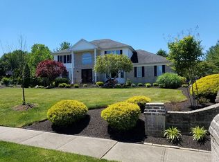 17 Regent Dr, Monroe Township, NJ 08831