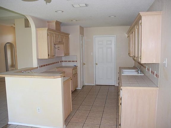 4th image of 5813 N 38th St