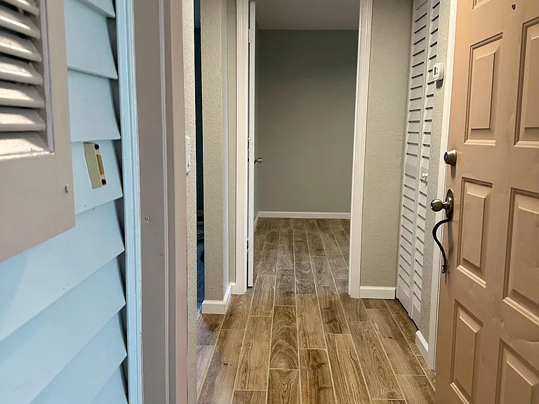 2nd floor private entry