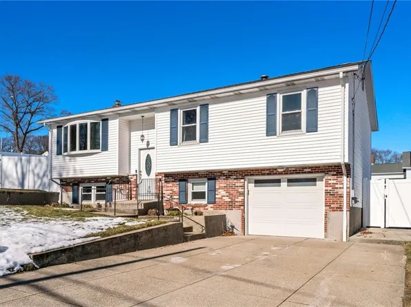 77 Hilltop Rd, Cumberland, RI 02864