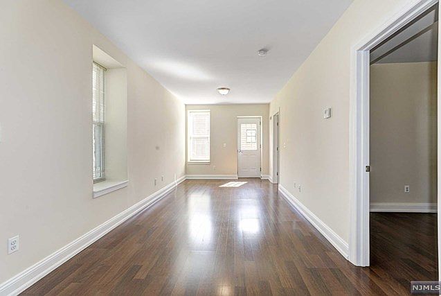 1st image of 373-375 Undercliff Ave #9