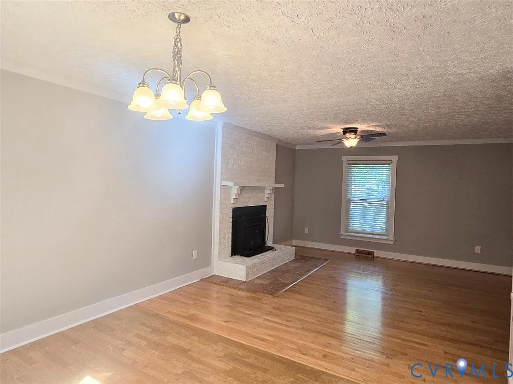 3 bed, 2.0 bath, 1560 sqft, $2,100 — Photo 4