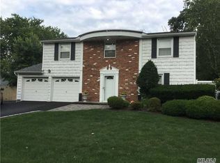 24 Imperial Dr, Selden, NY 11784