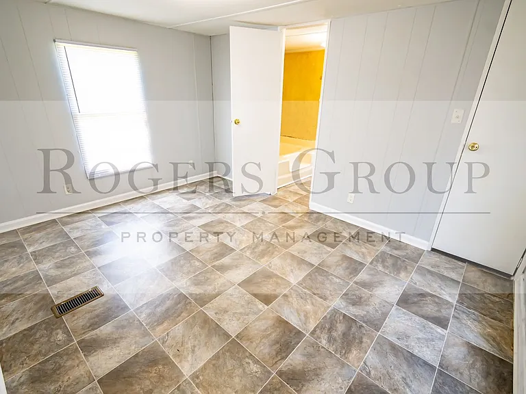385 Julian Smith Rd #4 — Photo 4