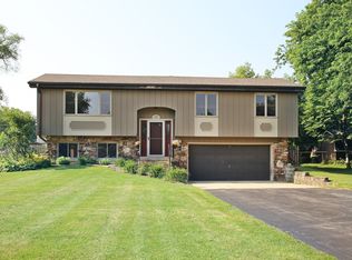 85 W Turner Ave, Roselle, IL 60172