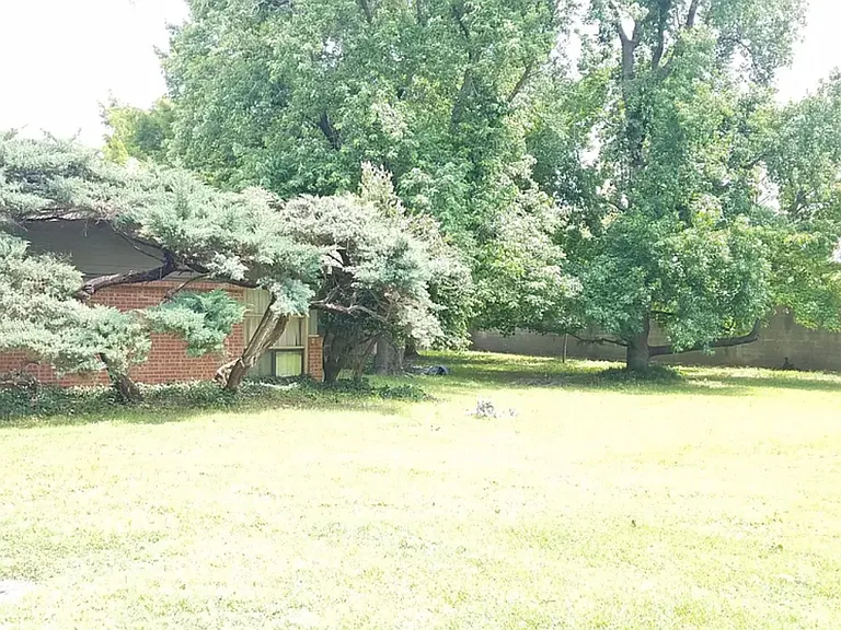 711 W Timberdell Rd — Photo 15