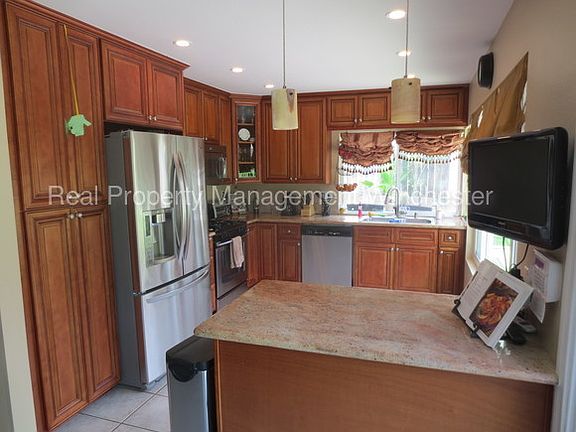4th image of 1150 Pleasant Hill St