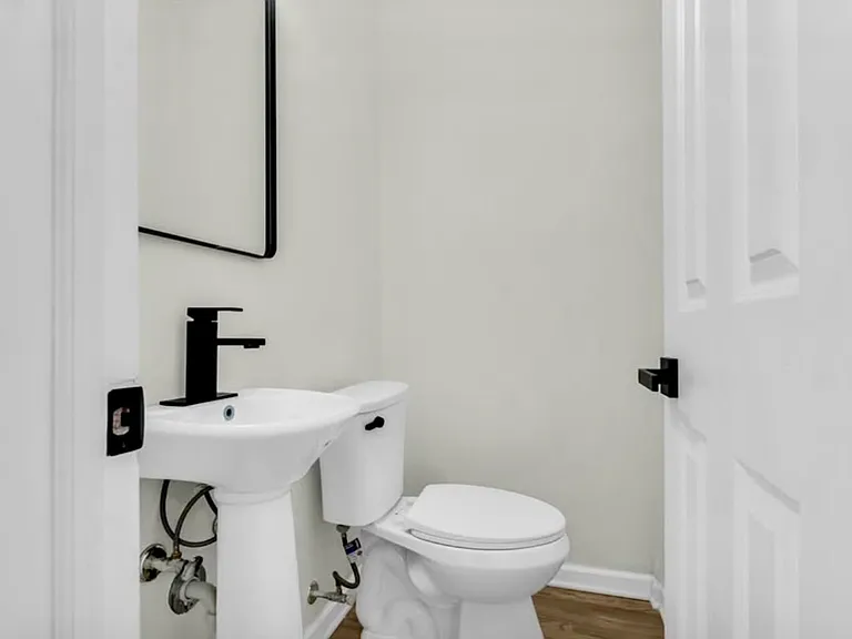 16350 Mack Ave — Photo 10