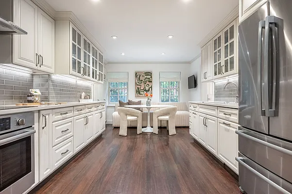 Sold by Compass | media 21