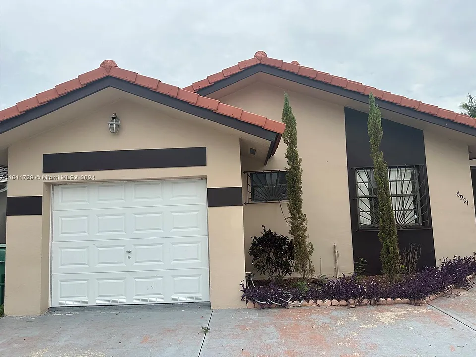 6991 NW 169th Ter