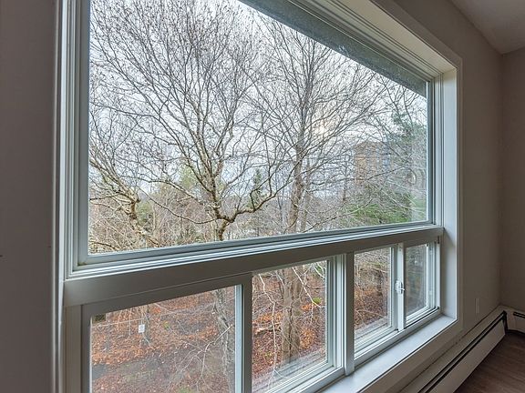 5th image of 36-235 Willett St #241