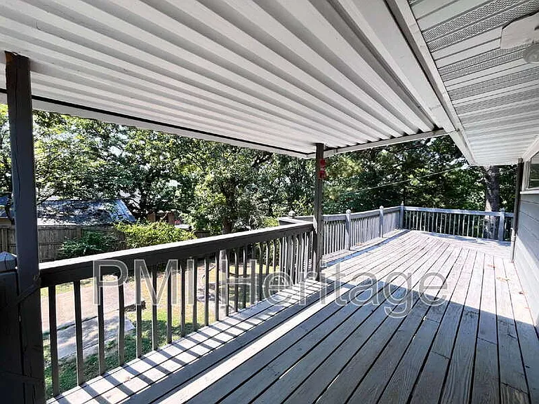 1139 N Sunset Dr — Photo 15