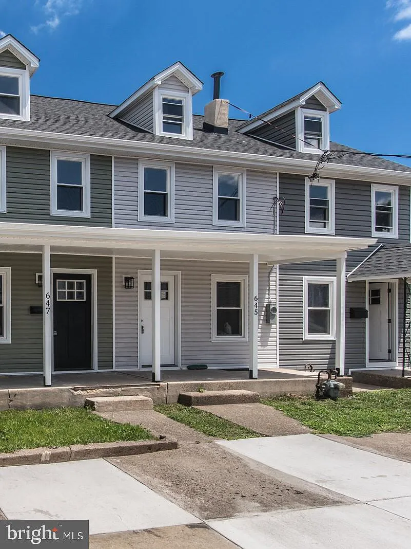 3 bed, 2.0 bath, 1185 sqft, $2,350 — Photo 1