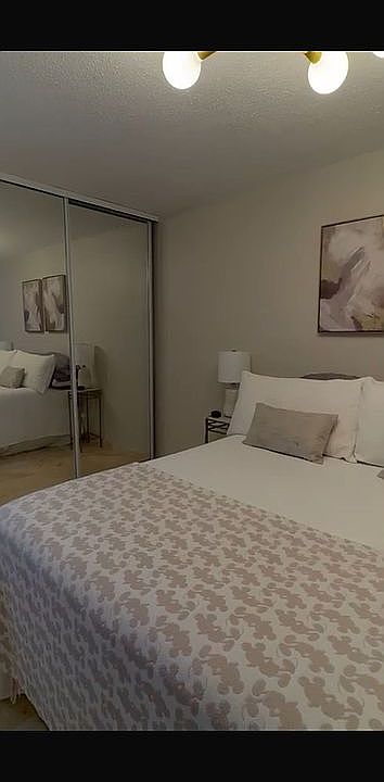 1st image of 5 Laguna