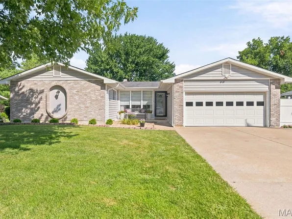 75 Park Charles Blvd N, Saint Peters, MO 63376