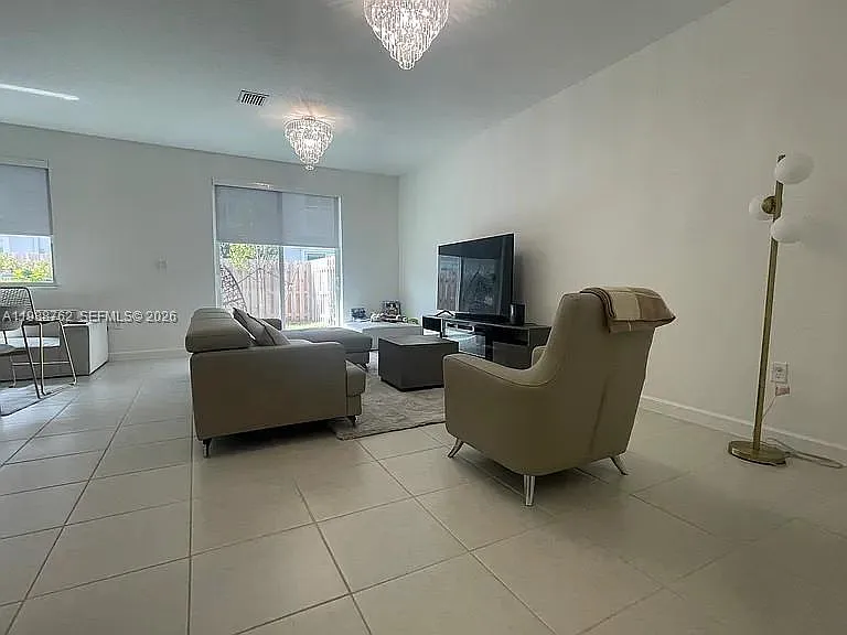 728 SE 14th Ct — Photo 8