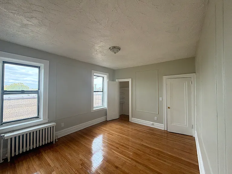 241-243 Roseville Ave #501 — Photo 7