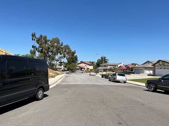 4th image of 24439 Darrin Dr