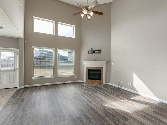 3rd image of 8626 Granite Peach Ln