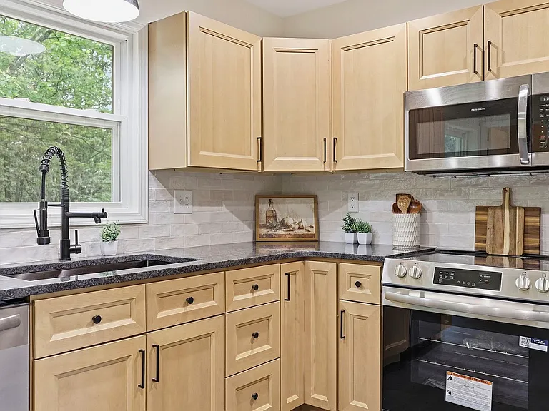 601 Gillespie St — Photo 3