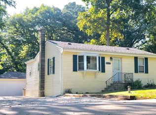 28419 W Treetop Rd, Ingleside, IL 60041