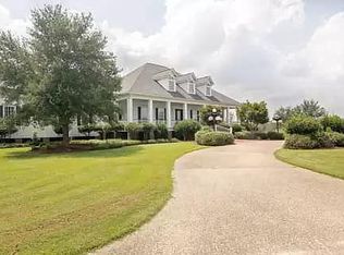 51 Oak Hill Blvd, Collins, MS 39428