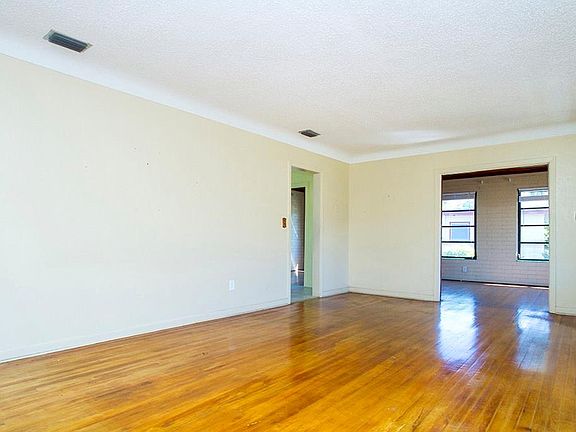 4th image of 2899 Meadow Lake Ave